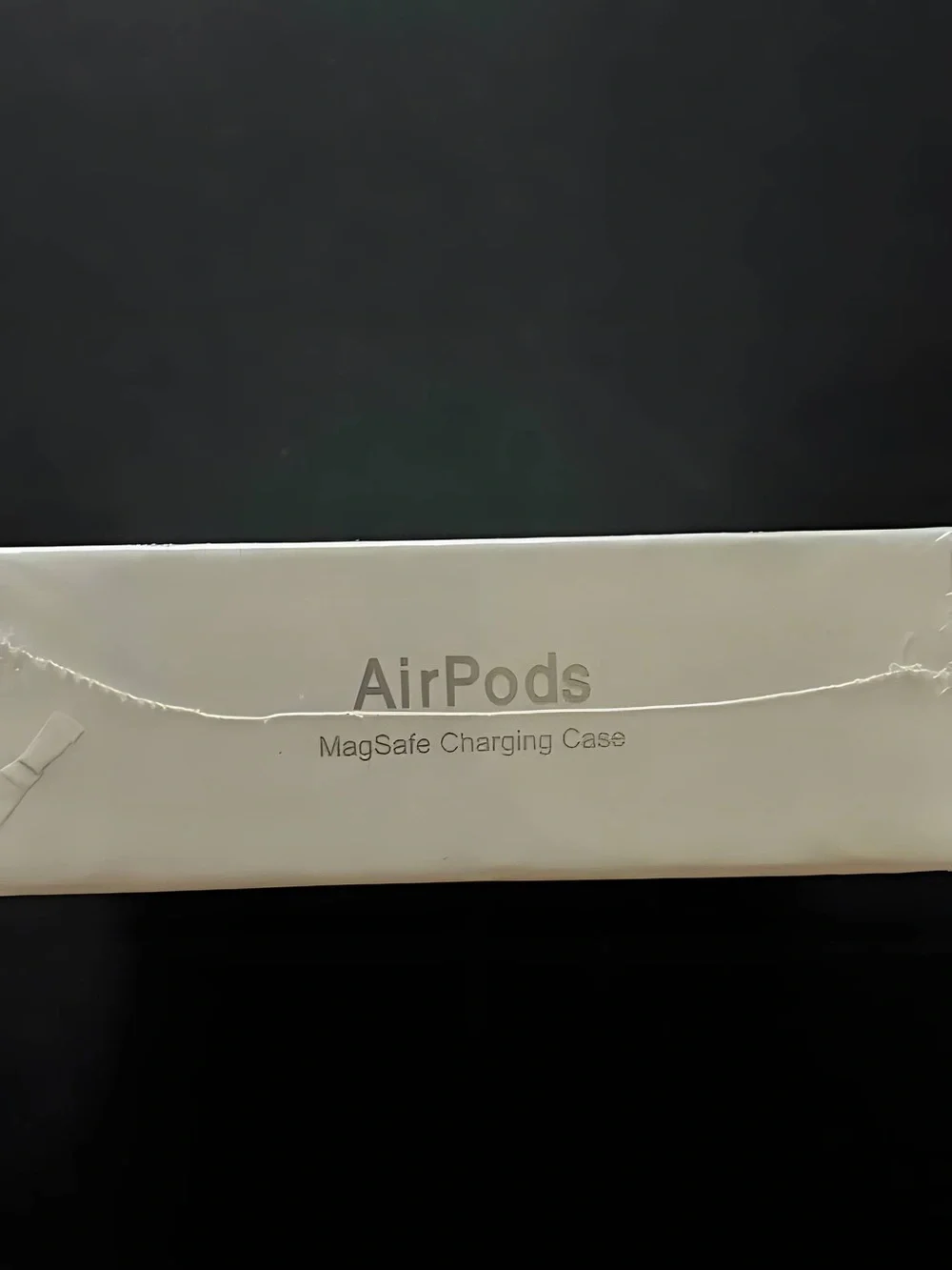 Apple White Wireless Earbuds Headset - Compact Stereo AirPods